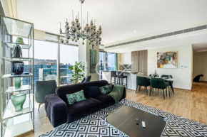 Luxury Stay 2BR Modern Furnished Marina Gate 3